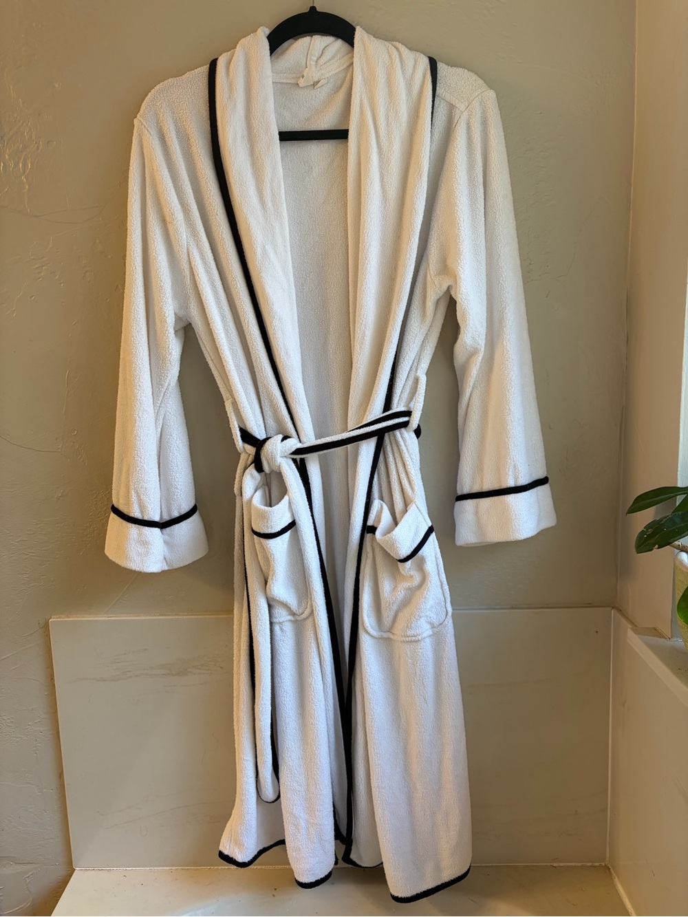 Kyte - White/Black Terry Shawl Collar Long Sleeve Tie Belt Robe - S/M